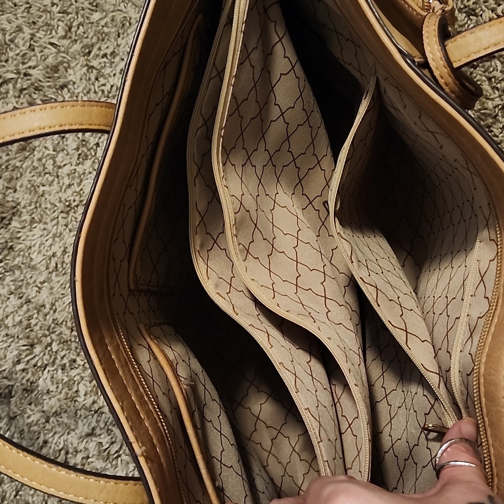 Kelly And Katie Tan Women's Tote Bag Set - Picture 3 of 3